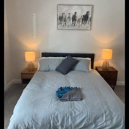 Beautiful Room In Apartment Near Town Centre Rugby Buitenkant foto
