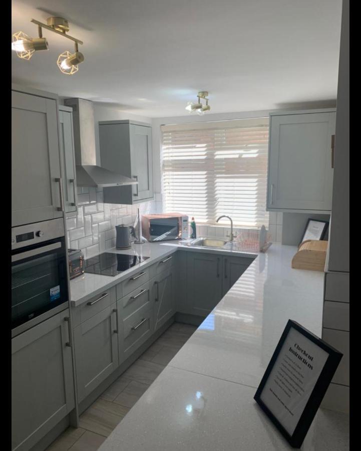 Beautiful Room In Apartment Near Town Centre Rugby Buitenkant foto